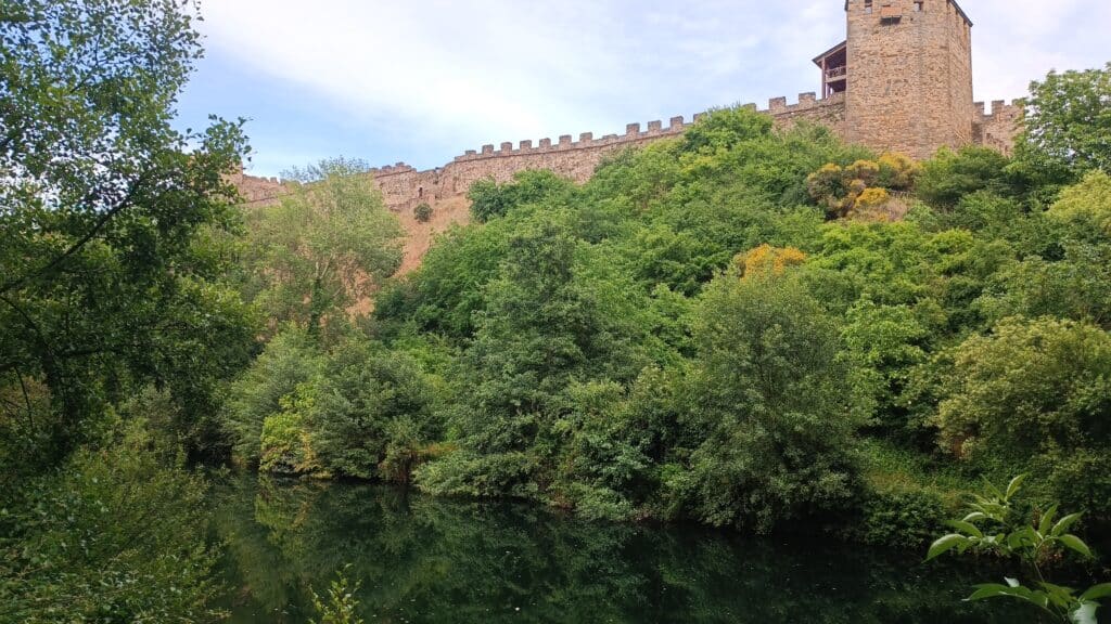 vistas del castillo desde el paseo del rio