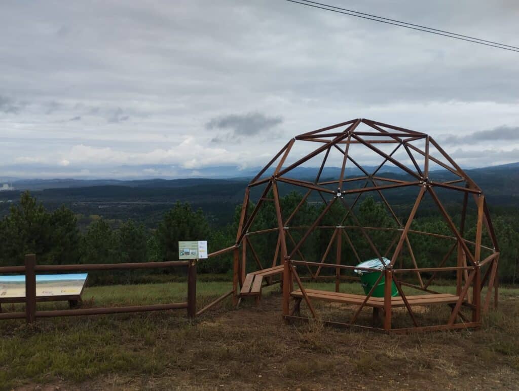 Cúpula geodésica y planetario en Finolledo. Autor: Ayuntamiento de Cubillos del Sil