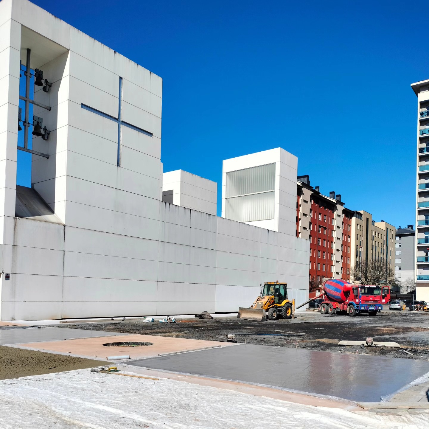 La Rosaleda Suma una Nueva Zona Verde junto a la Parroquia del Buen Pastor