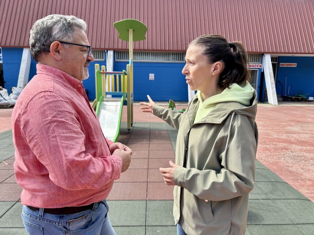 Nueva zona infantil en las Piscinas del Plantío y mantenimiento en diversos parques