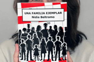 portada Presentación del libro Una familia ejemplar