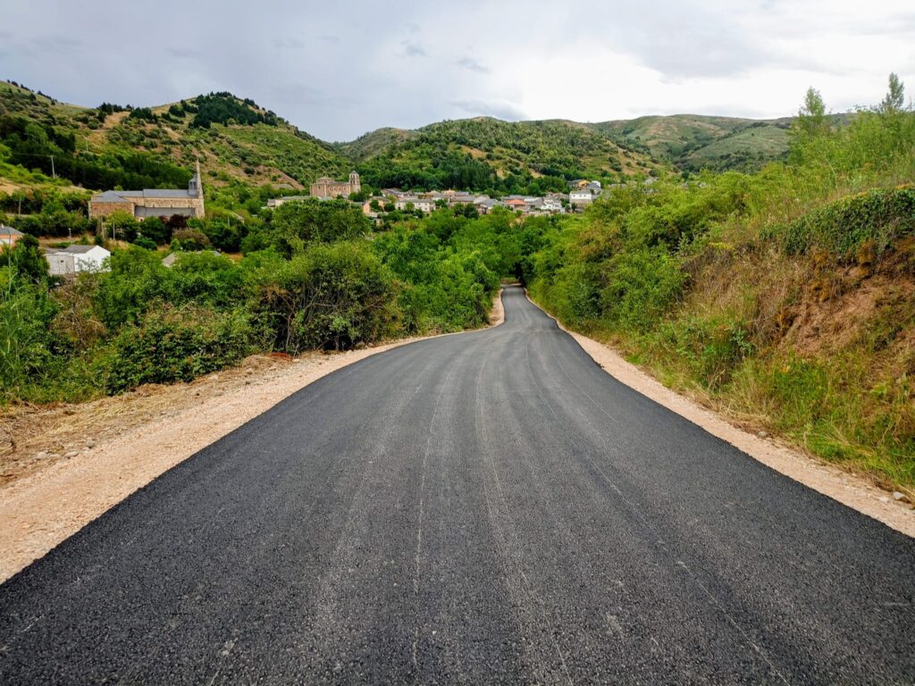 Entrada a Villar de los Barrios por el camino