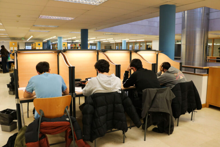 Salas Estudio-Exámenes-06