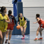 El acierto exterior de Maristas Coruña frena al Embutidos Pajariel 6,25 en Ponferrada