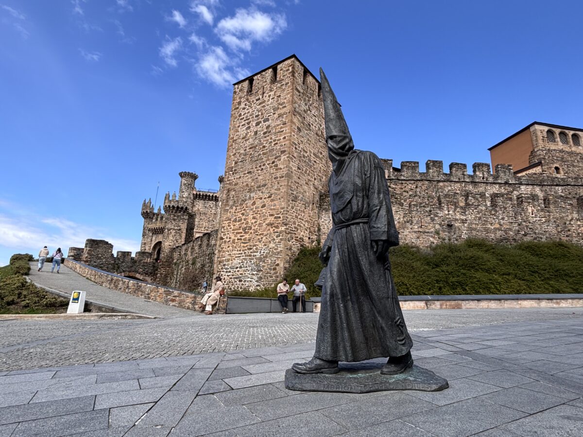 Estatua del Lambrión Chupacandiles