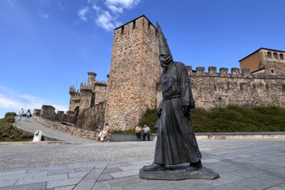 Estatua del Lambrión Chupacandiles