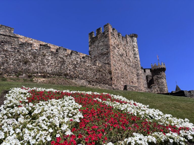 Castillo de Ponferrada en primavera