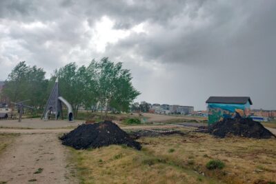 instalacion de la tirolina en el Parque Juventud de Ponferrada