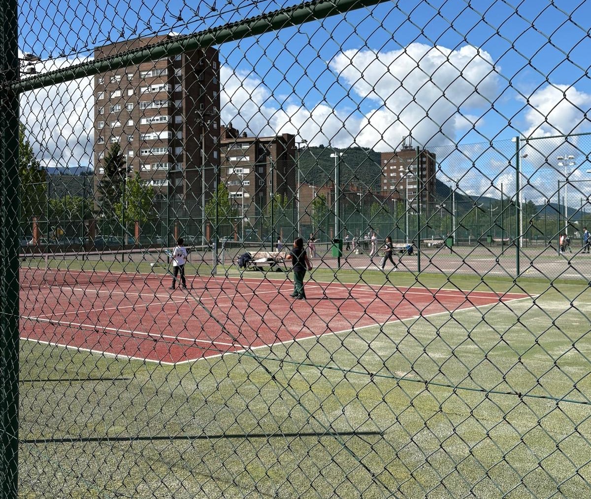 El Ayuntamiento de Ponferrada acerca el deporte a 400 alumnos de Primaria con el programa Juega y Diviértete 2