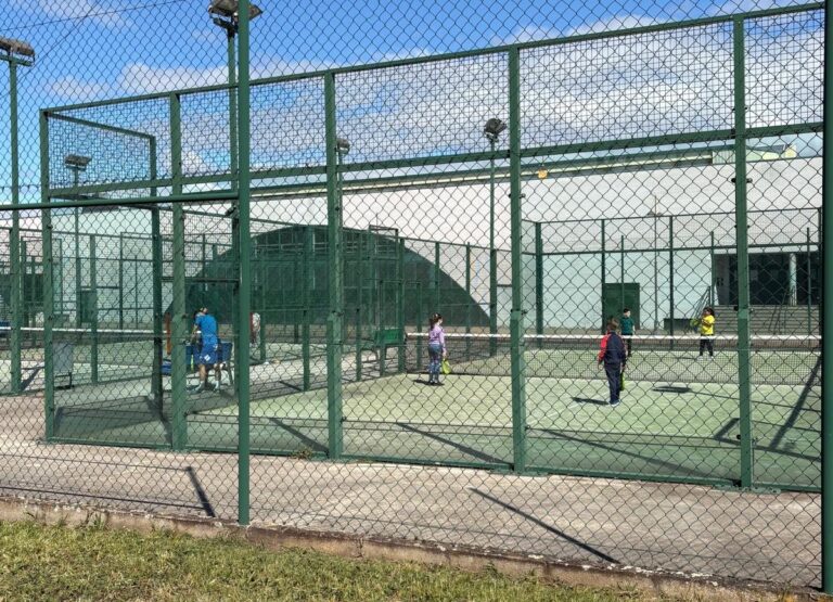 El Ayuntamiento de Ponferrada acerca el deporte a 400 alumnos de Primaria con el programa Juega y Diviértete