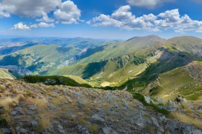 Vista de las cumbres de los montes Aquilianos desde la cima de Cabeza de la Yegua (2142 m)