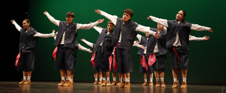 Dance is everywhere por Creative Dance Studio