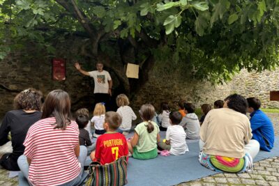 A la sombra de la higuera cuentacuentos infantiles en el Museo del Bierzo