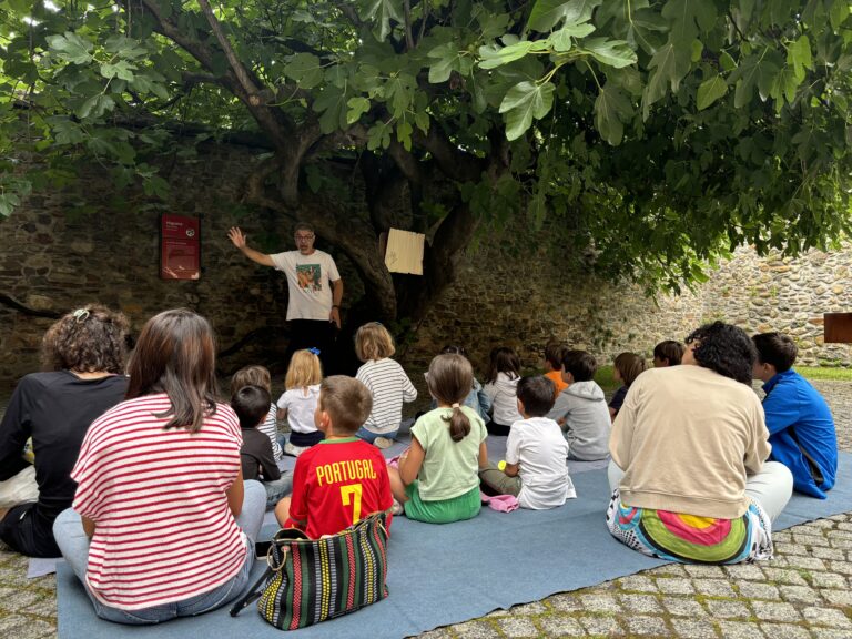 A la sombra de la higuera cuentacuentos infantiles en el Museo del Bierzo