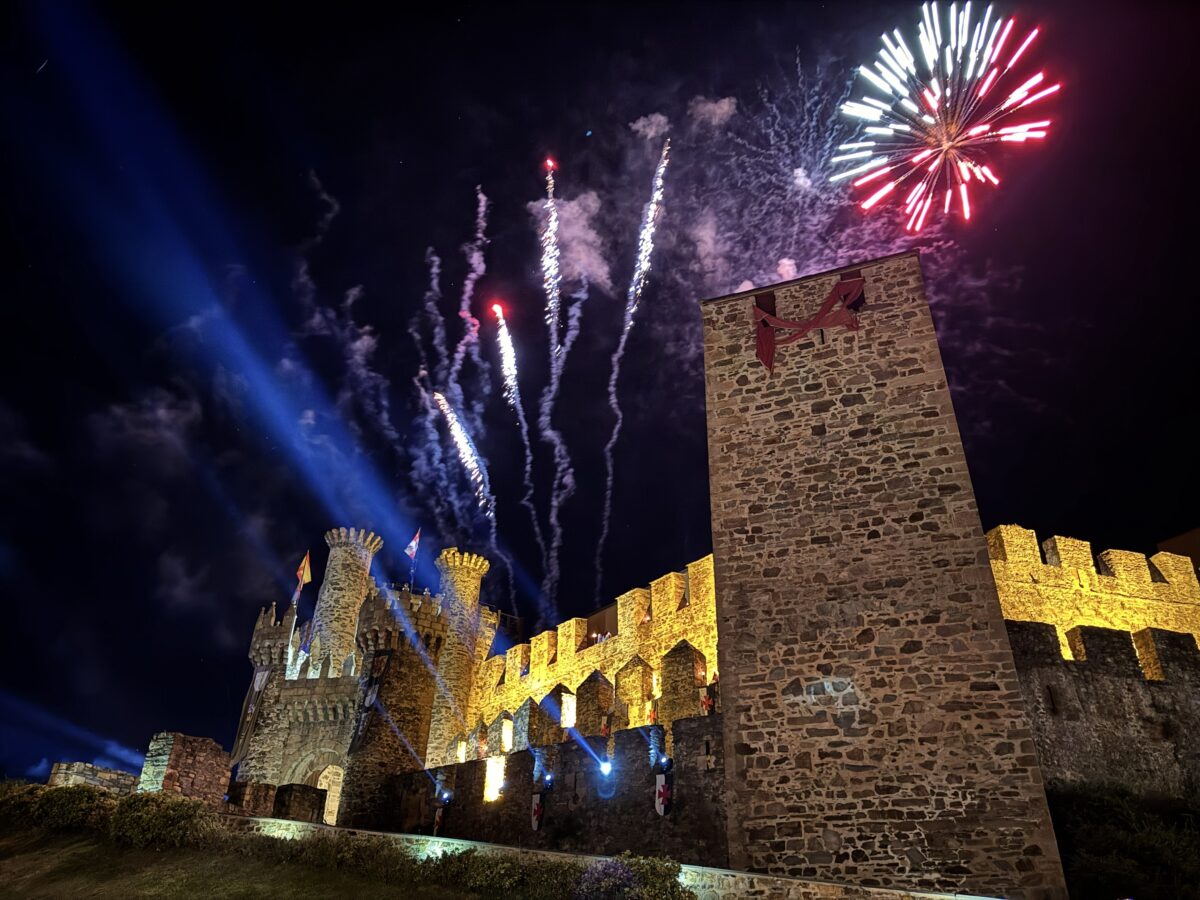 noche templaria fuegos