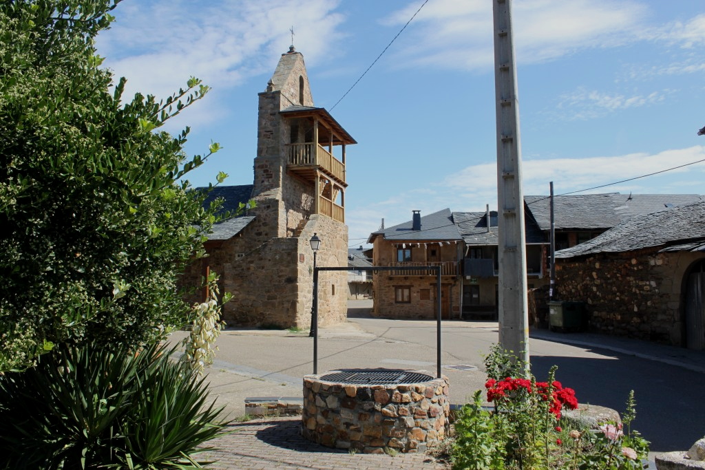 Rodanillo - pozo e iglesia