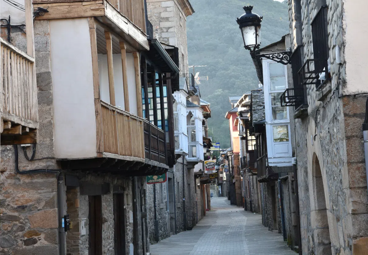 calle real molinaseca