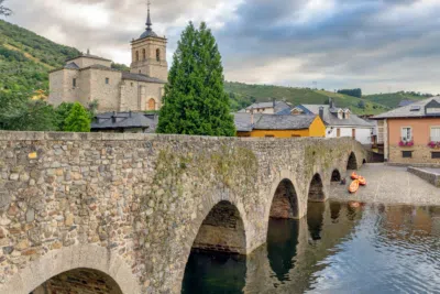 vista del puente romano molinaseca