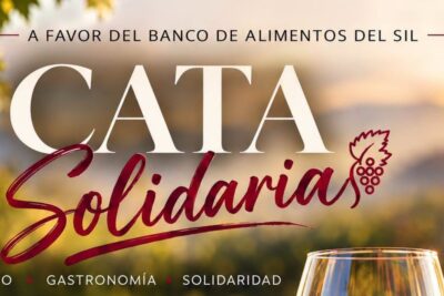 Rótulo de la cata solidaria a favor del Banco de Alimentos del Sil sobre un viñedo al atardecer