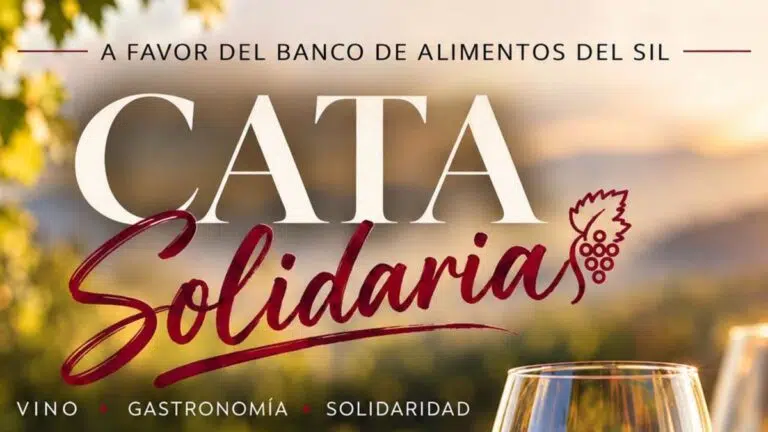Rótulo de la cata solidaria a favor del Banco de Alimentos del Sil sobre un viñedo al atardecer