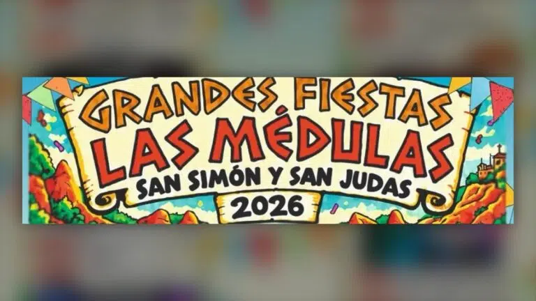 Rótulo «Grandes fiestas Las Médulas, San Simón y San Judas 2026» sobre el cartel desenfocado